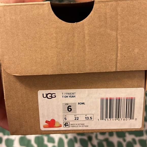 Baby uggs size 6 brand new - Picture 3 of 3
